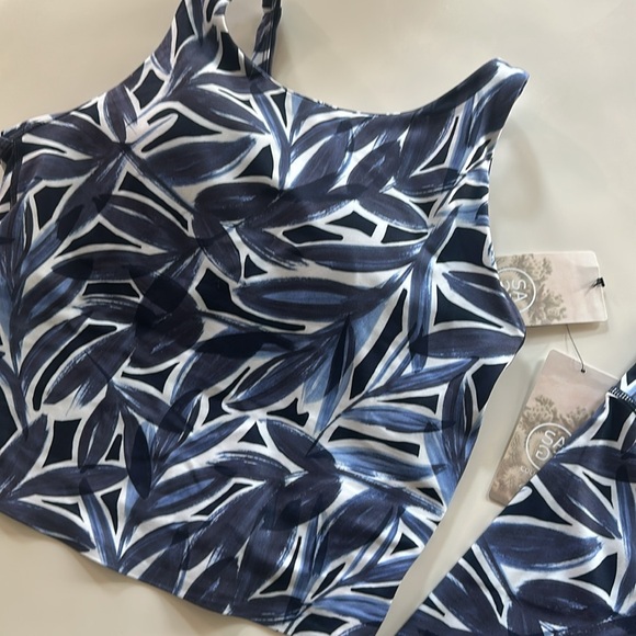 Sage Collective Blue and White Activewear Set - Picture 3 of 11